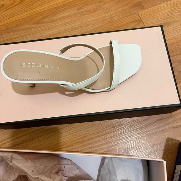 BCBG sandals size 7 - Picture 2 of 3